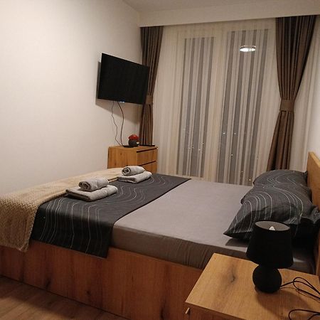 18Th & 16H Floor Secure Luxury Condos With Pool & Fitness Included In Price Skopje Extérieur photo