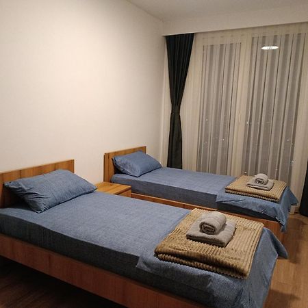 18Th & 16H Floor Secure Luxury Condos With Pool & Fitness Included In Price Skopje Extérieur photo