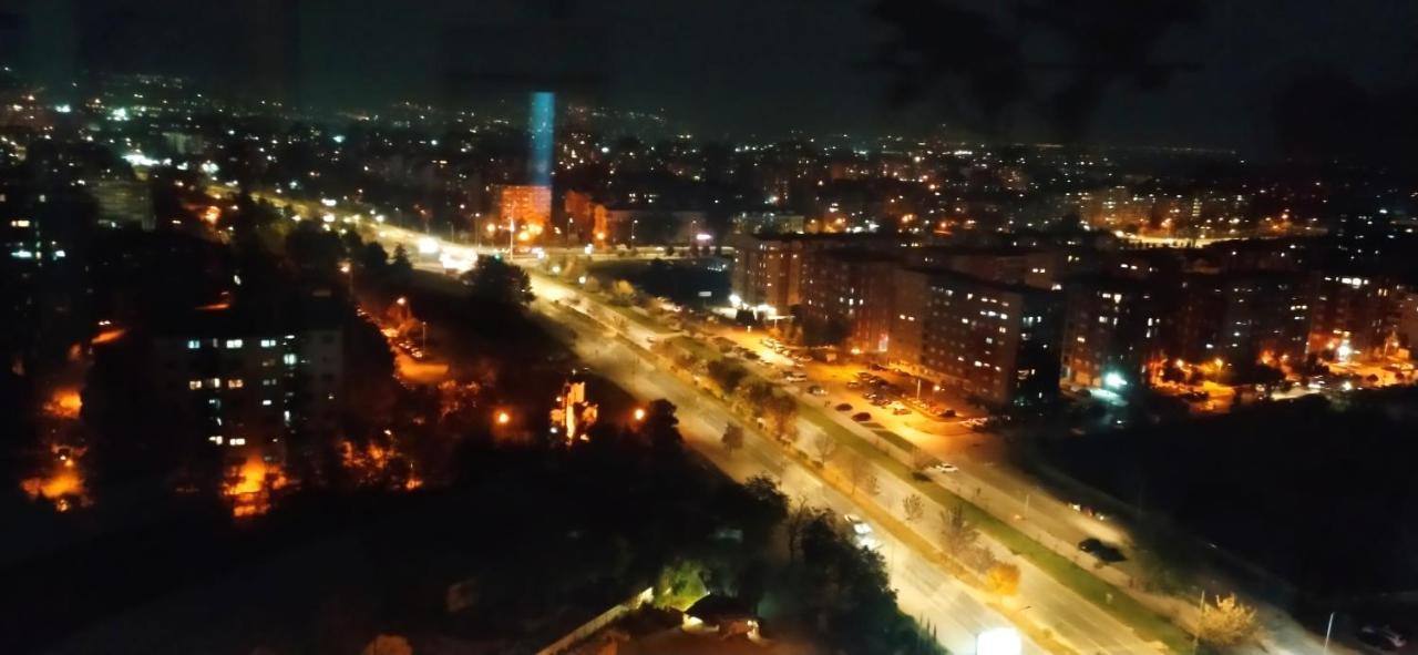 18Th & 16H Floor Secure Luxury Condos With Pool & Fitness Included In Price Skopje Extérieur photo