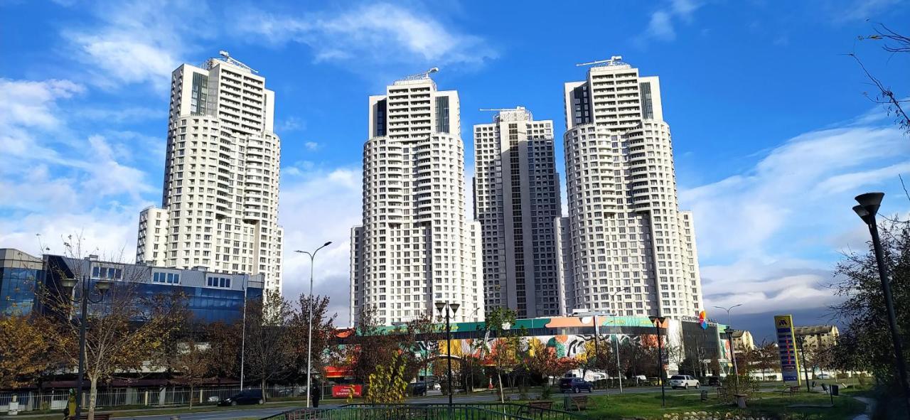 18Th & 16H Floor Secure Luxury Condos With Pool & Fitness Included In Price Skopje Extérieur photo