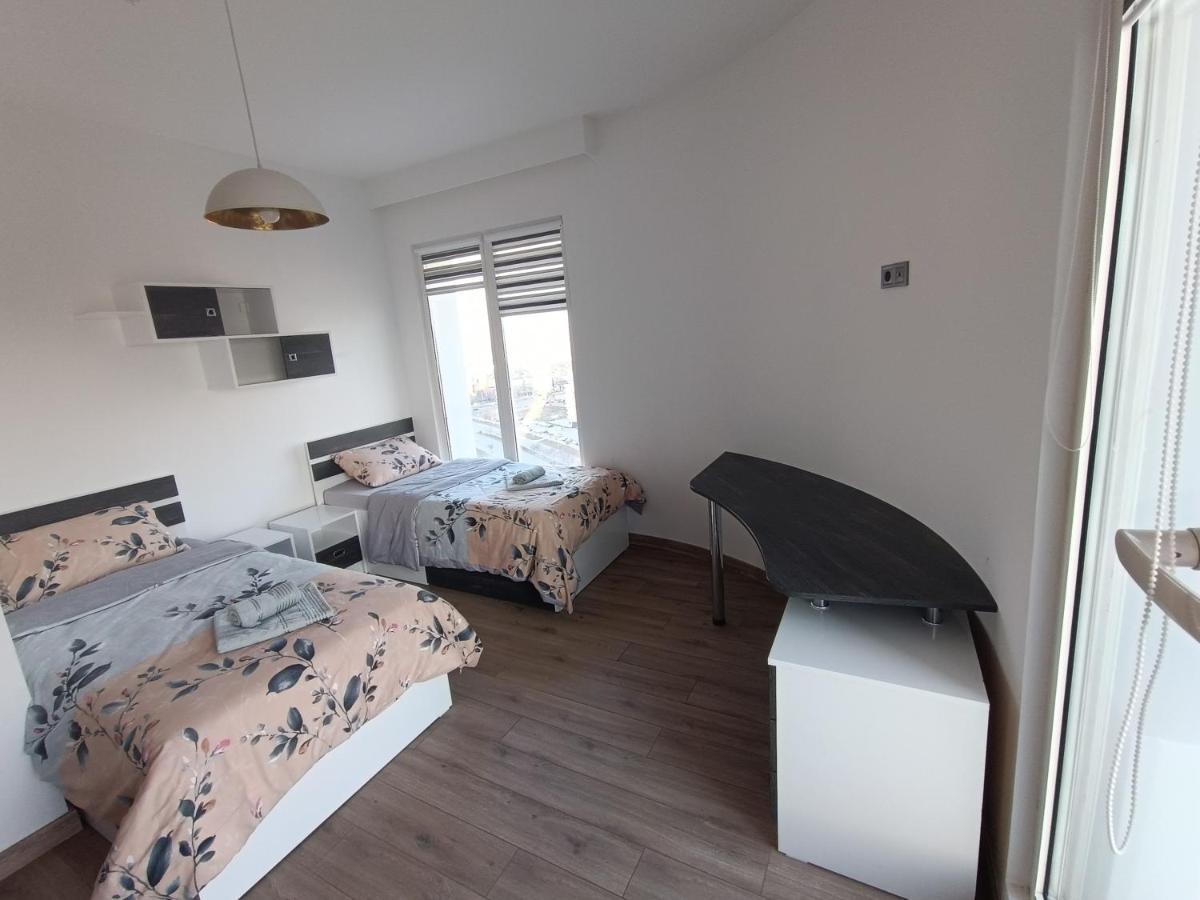 18Th & 16H Floor Secure Luxury Condos With Pool & Fitness Included In Price Skopje Extérieur photo