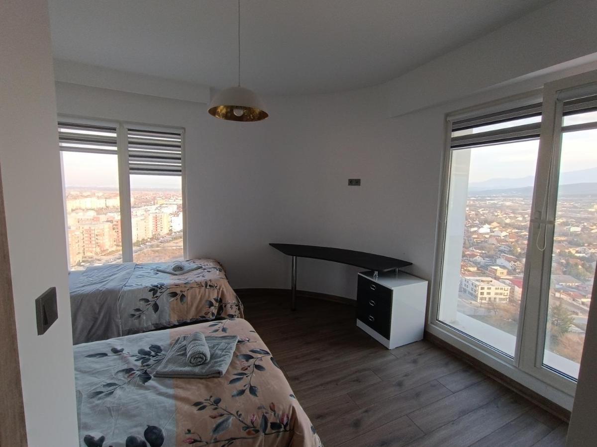 18Th & 16H Floor Secure Luxury Condos With Pool & Fitness Included In Price Skopje Extérieur photo