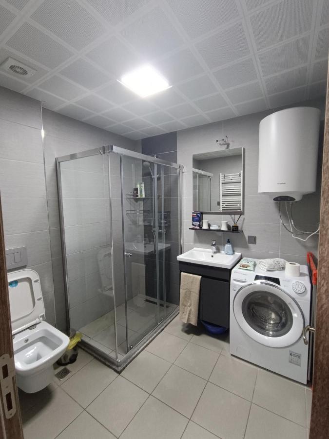 18Th & 16H Floor Secure Luxury Condos With Pool & Fitness Included In Price Skopje Extérieur photo