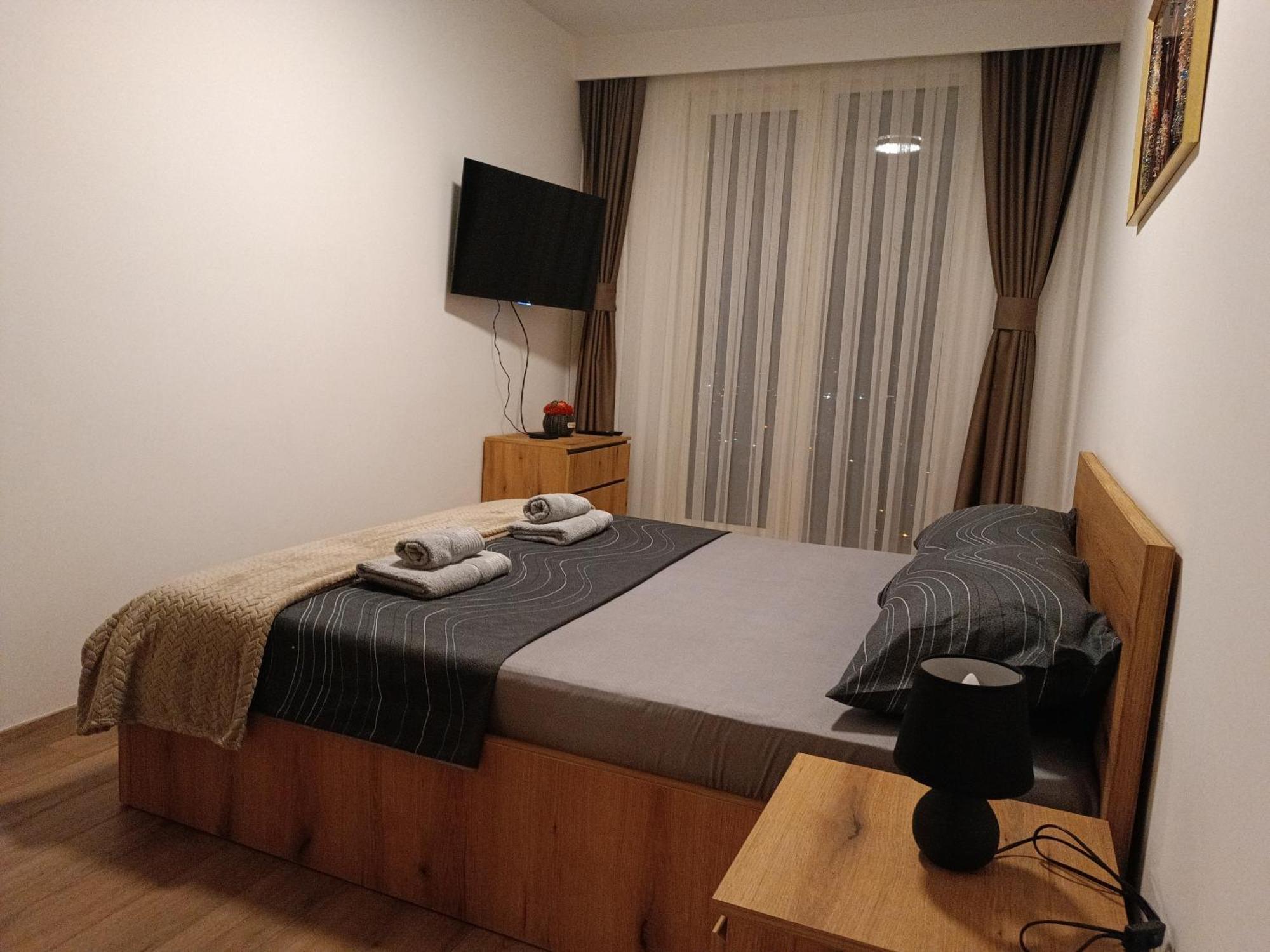18Th & 16H Floor Secure Luxury Condos With Pool & Fitness Included In Price Skopje Extérieur photo