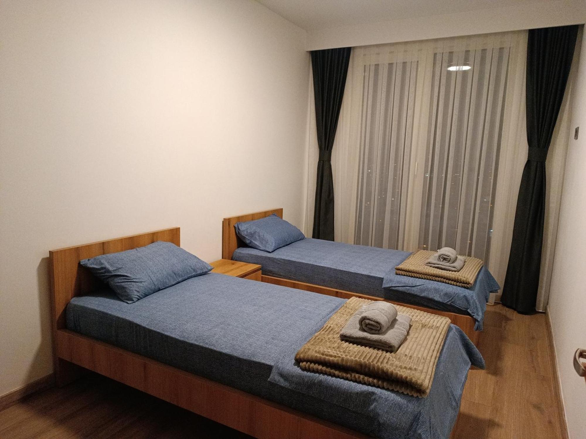 18Th & 16H Floor Secure Luxury Condos With Pool & Fitness Included In Price Skopje Extérieur photo