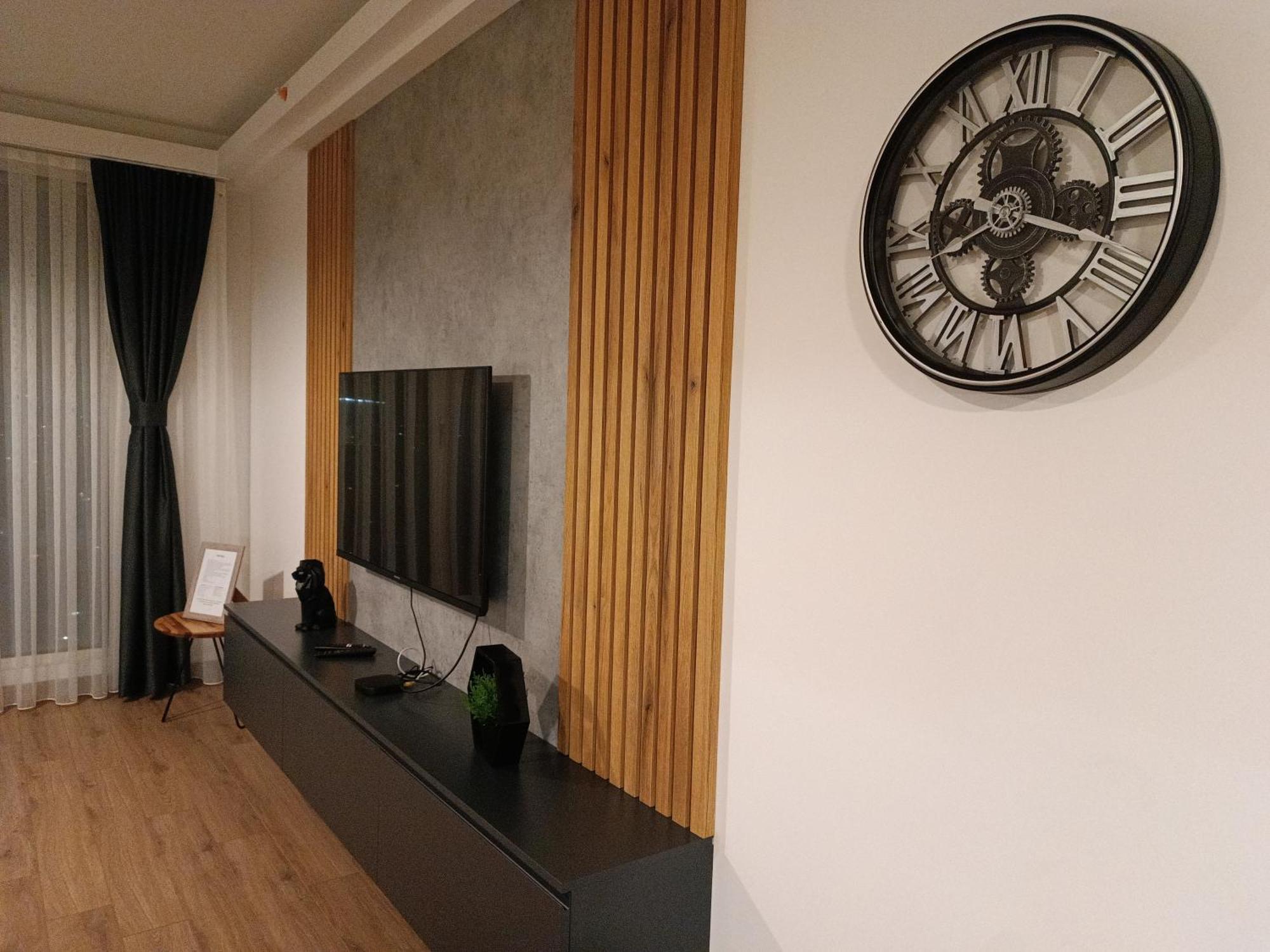 18Th & 16H Floor Secure Luxury Condos With Pool & Fitness Included In Price Skopje Extérieur photo