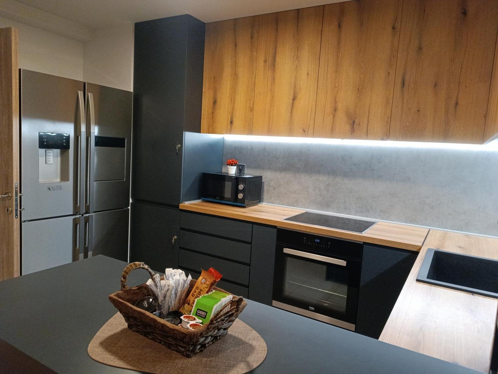 18Th & 16H Floor Secure Luxury Condos With Pool & Fitness Included In Price Skopje Extérieur photo