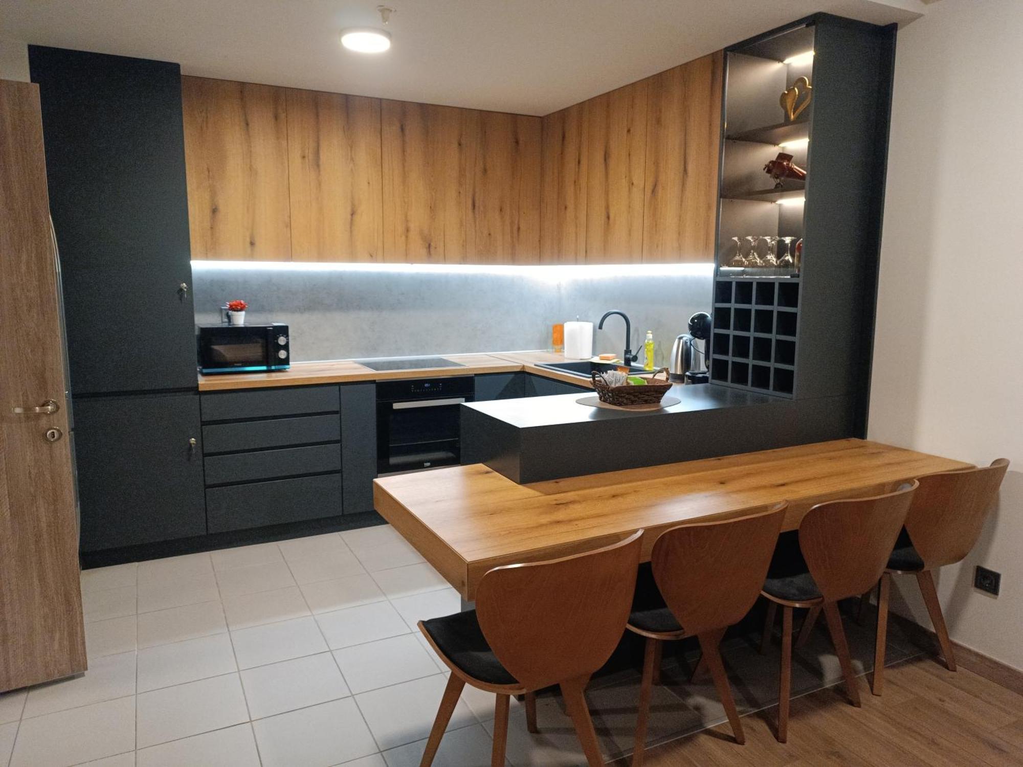 18Th & 16H Floor Secure Luxury Condos With Pool & Fitness Included In Price Skopje Extérieur photo