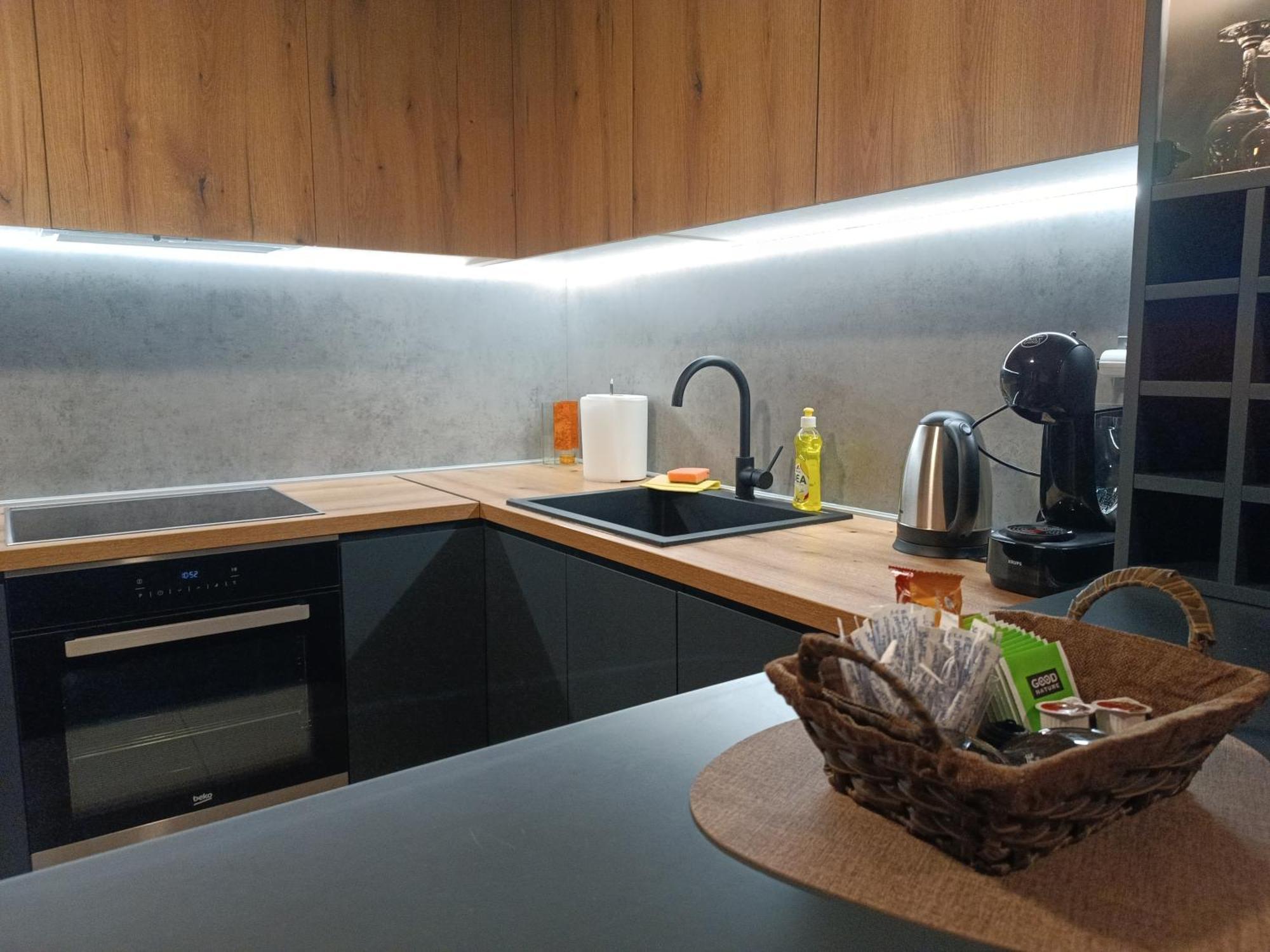 18Th & 16H Floor Secure Luxury Condos With Pool & Fitness Included In Price Skopje Extérieur photo