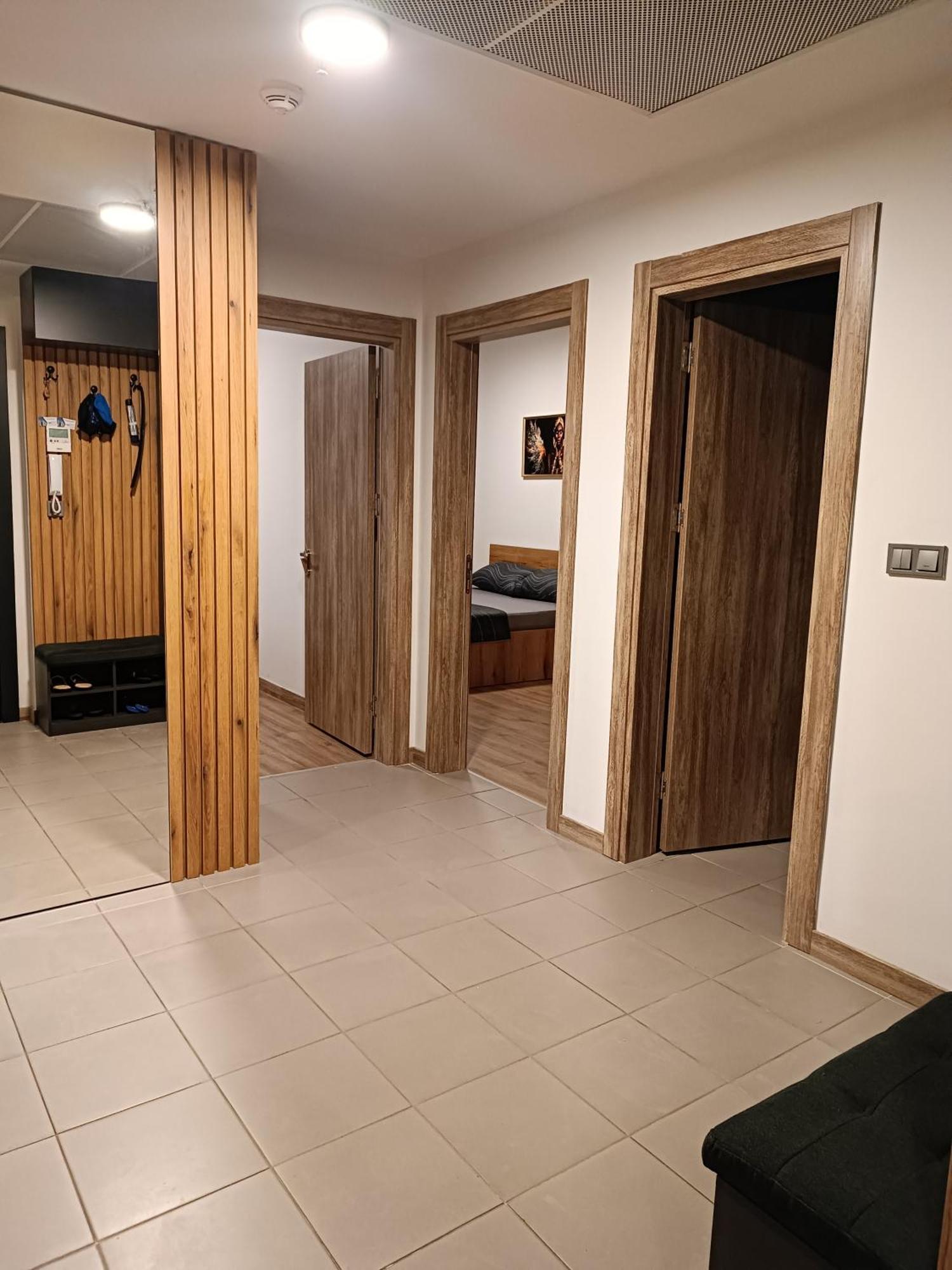 18Th & 16H Floor Secure Luxury Condos With Pool & Fitness Included In Price Skopje Extérieur photo