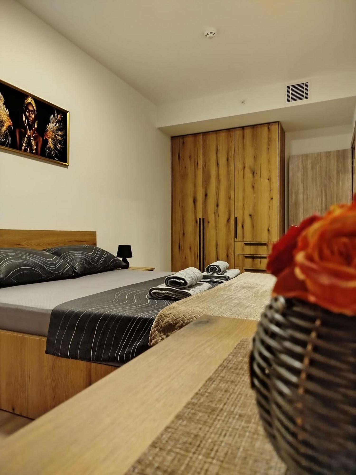 18Th & 16H Floor Secure Luxury Condos With Pool & Fitness Included In Price Skopje Extérieur photo
