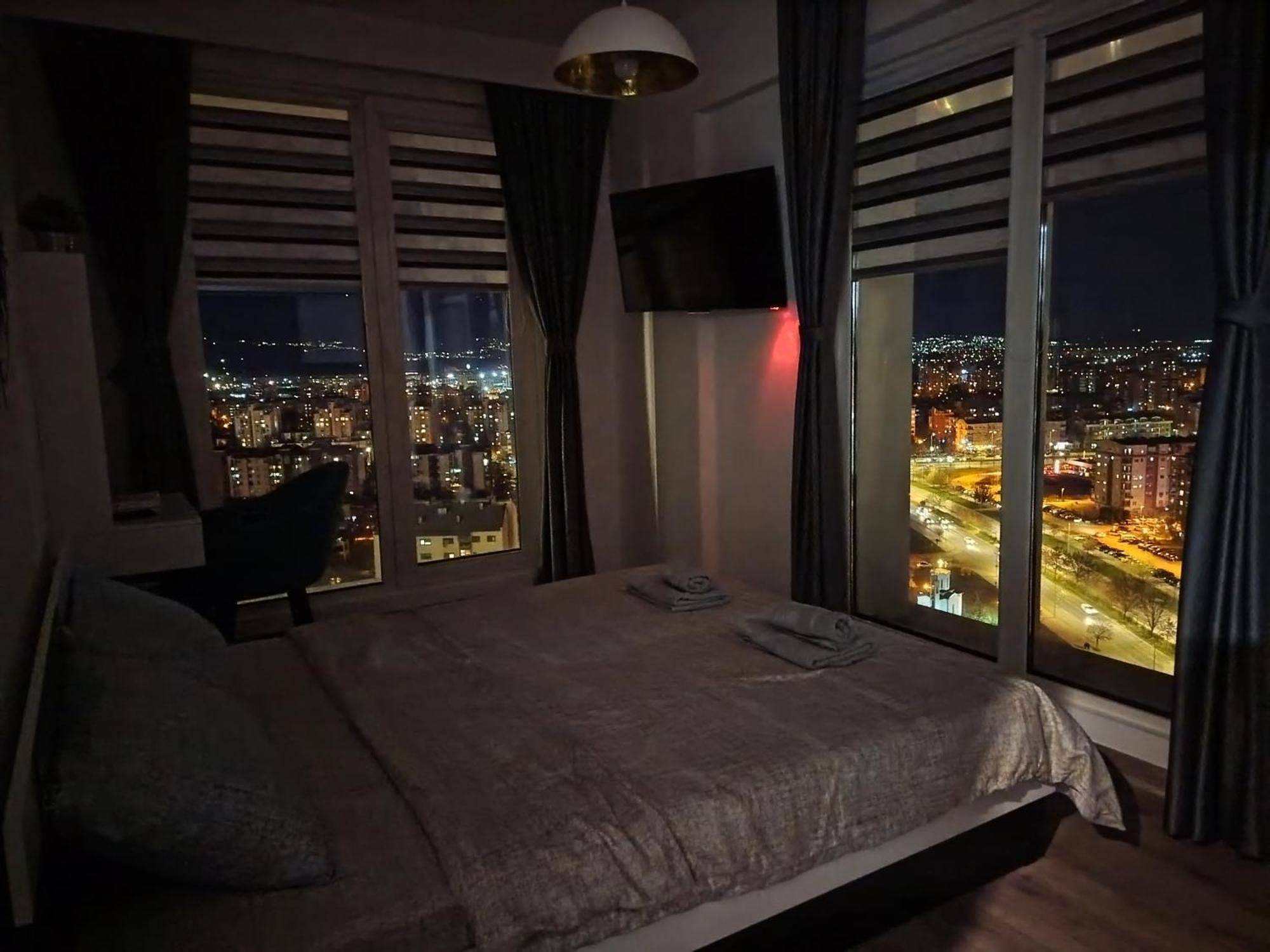 18Th & 16H Floor Secure Luxury Condos With Pool & Fitness Included In Price Skopje Extérieur photo